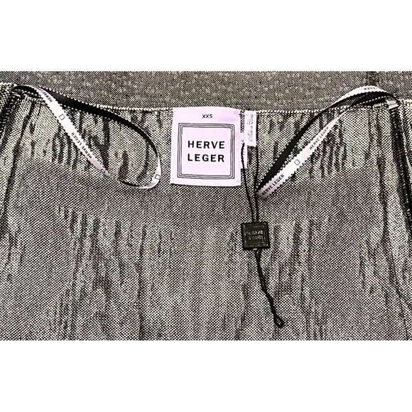 Herve Leger Two Piece Elegant Black and Gray Patterned Skirt Set - Picture 7 of 10